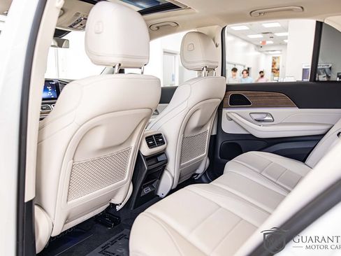Used 2025 Mercedes-Benz GLE 450e 4MATIC w/ Driver Assistance Package image 35