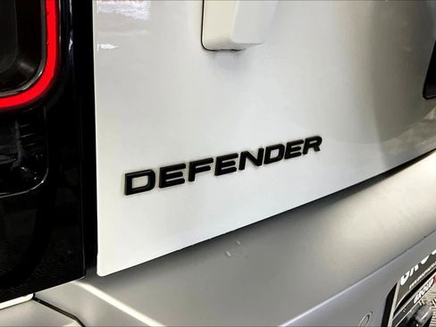 Used 2023 Land Rover Defender 110 S image 9