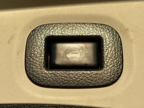 Used 2019 Nissan Rogue SL w/ Premium Package image 13