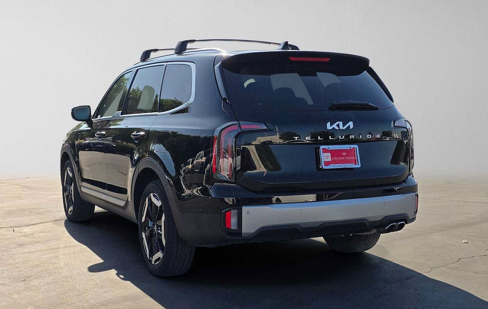 Used 2024 Kia Telluride EX w/ EX Captain's Chair Package FWD image 5