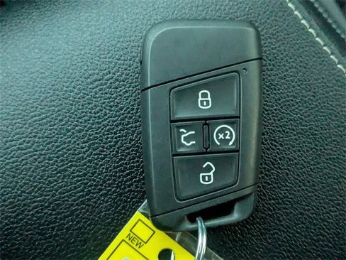 Used 2022 Volkswagen Taos SE image 31