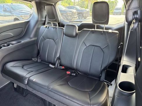 New 2027 Chrysler Pacifica Select FWD image 12
