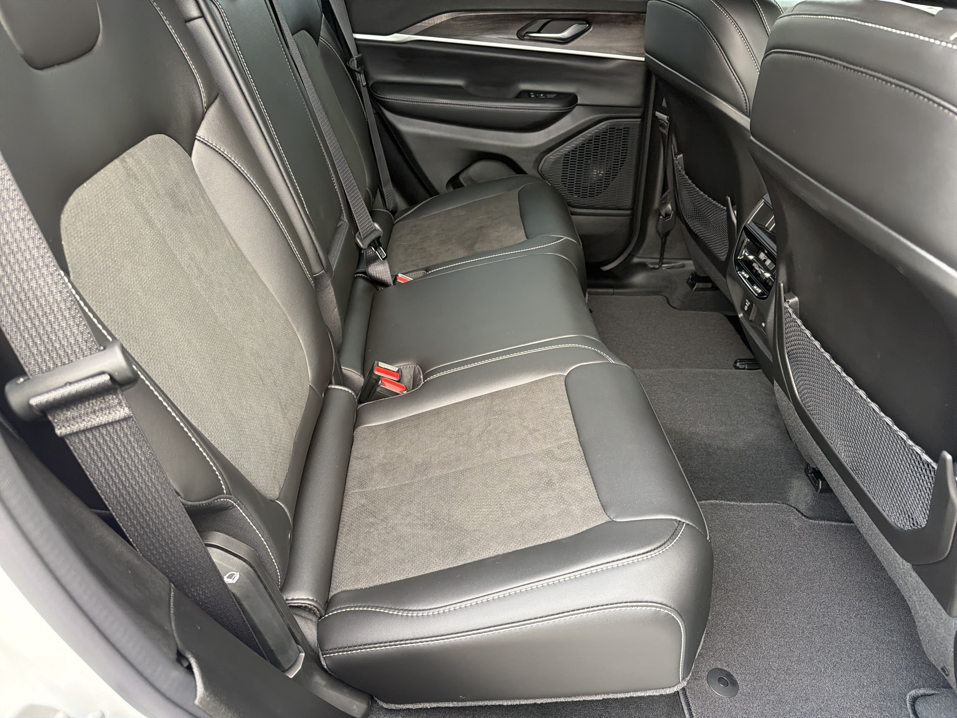 New 2027 Jeep Grand Cherokee Altitude AWD/4WD image 14