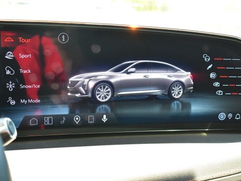 Used 2026 Cadillac CT5 V w/ Technology Package RWD image 18