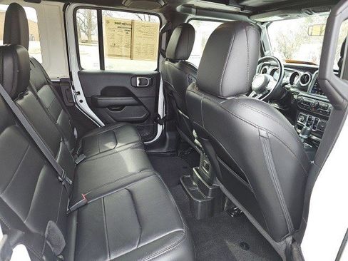 Used 2023 Jeep Wrangler Unlimited Sahara image 16