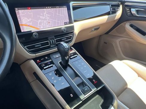Used 2022 Porsche Macan AWD/4WD image 30