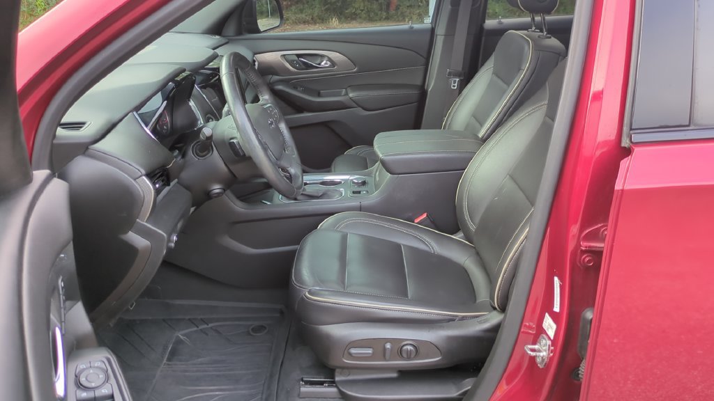 Used 2022 Chevrolet Traverse Premier w/ Redline Edition FWD image 11