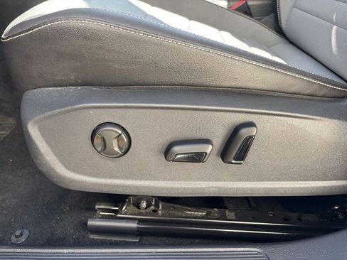 Used 2025 Volkswagen Jetta SE image 23