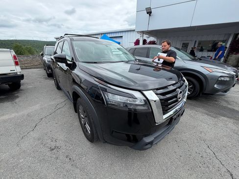 Used 2023 Nissan Pathfinder SV w/ SV Premium Package AWD/4WD image 6