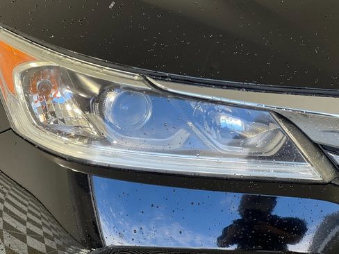 Used 2017 Honda Accord EX-L image 10