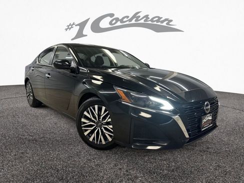Used 2023 Nissan Altima 2.5 SV image 1