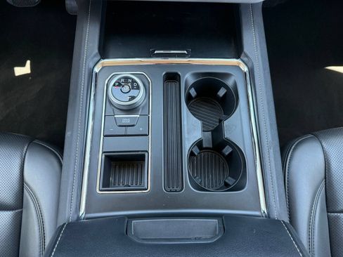 Used 2024 Ford Expedition XLT RWD image 32