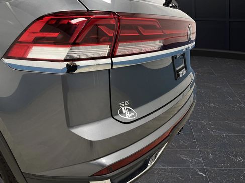 Used 2024 Volkswagen Atlas Cross Sport SE w/ Panoramic Sunroof Package image 32