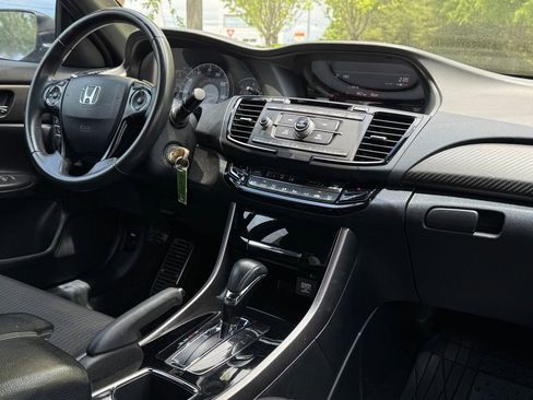 Used 2017 Honda Accord Sport image 18