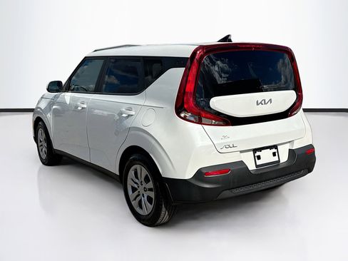 Used 2022 Kia Soul LX image 5