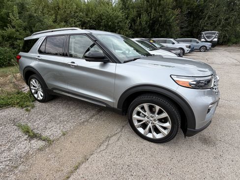 Used 2022 Ford Explorer Platinum w/ Equipment Group 601A AWD/4WD image 16