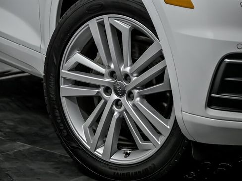 Used 2018 Audi Q5 2.0T Premium Plus w/ Premium Plus Package image 3