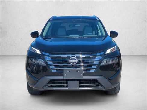 Used 2025 Nissan Rogue SV w/ SV Premium Package image 2