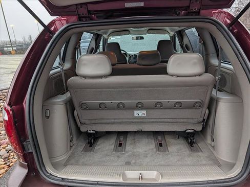 Used 2002 Chrysler Voyager eC image 19