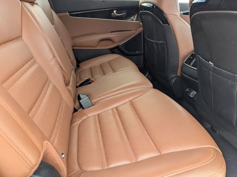 Used 2019 Kia Sorento SX image 13
