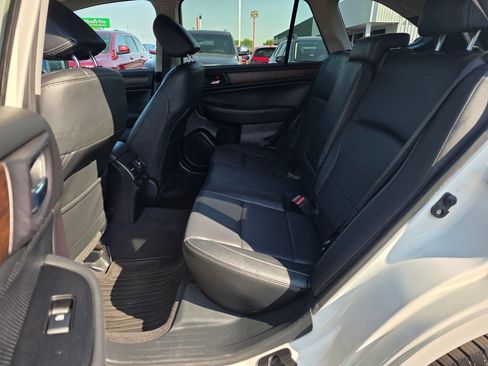 Used 2016 Subaru Outback 2.5i Limited AWD/4WD image 11