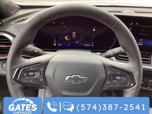 Used 2025 Chevrolet Trax RS w/ Sunroof Package image 30