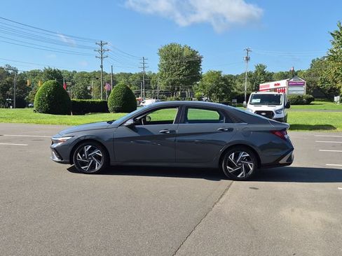 Used 2025 Hyundai Elantra SEL FWD image 10