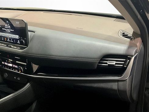 Used 2023 Nissan Rogue SL w/ SL Premium Package image 25