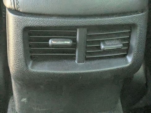 Used 2015 Dodge Challenger R/T Plus image 27