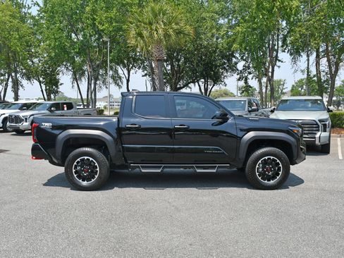 Certified 2025 Toyota Tacoma TRD Off-Road AWD/4WD image 5