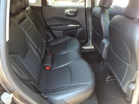 Used 2019 Jeep Compass Latitude FWD image 12
