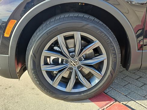 Used 2022 Volkswagen Tiguan SE image 5