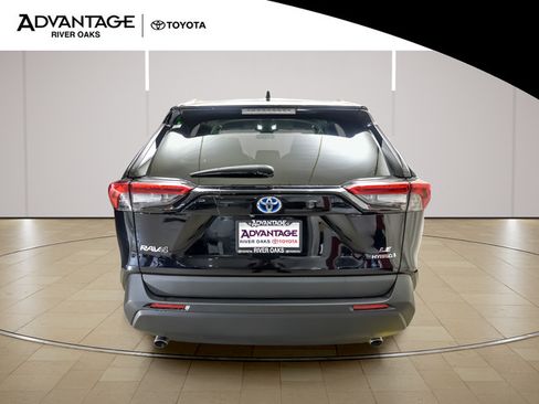 Used 2022 Toyota RAV4 LE AWD/4WD image 6