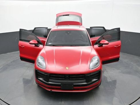 Certified 2022 Porsche Macan AWD/4WD image 34