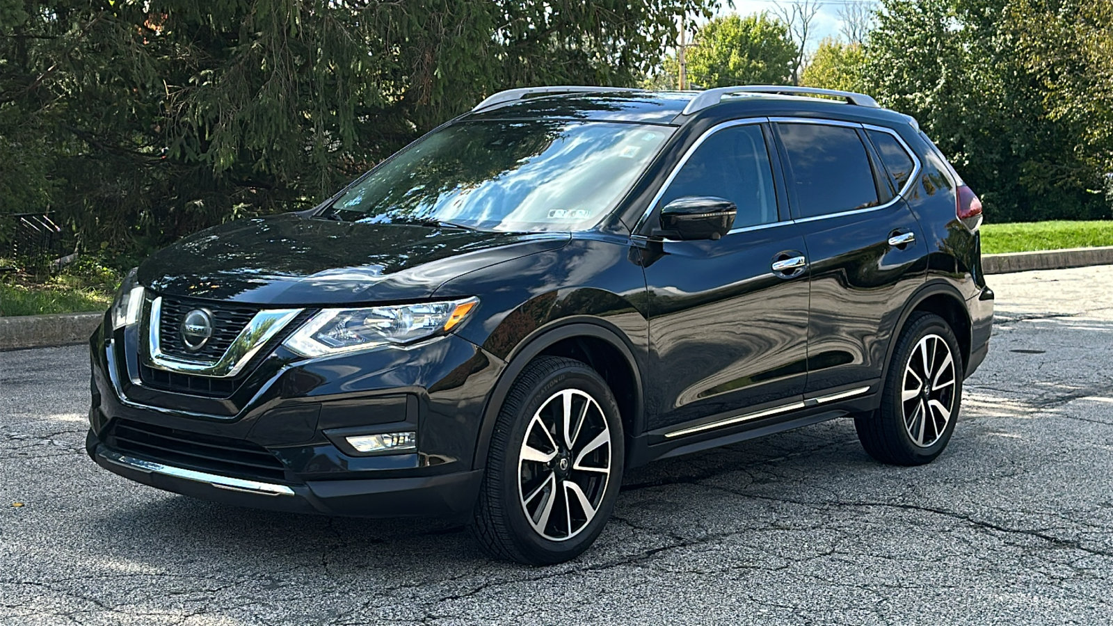 Used 2019 Nissan Rogue SL AWD/4WD image 2