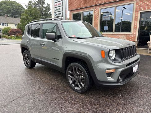 Used 2021 Jeep Renegade Latitude AWD/4WD image 26