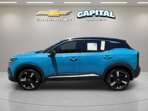 Used 2025 Nissan Kicks SR FWD image 2