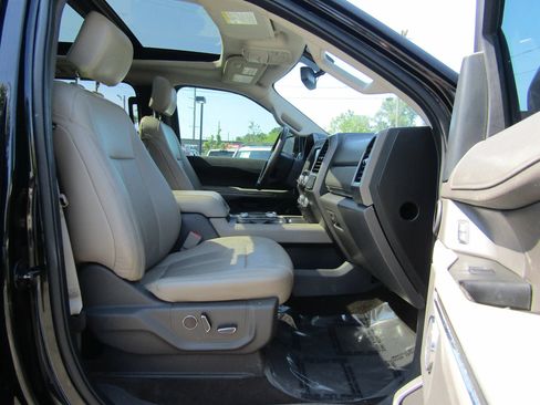 Used 2019 Ford Expedition Max XLT w/ Equipment Group 202A AWD/4WD image 14