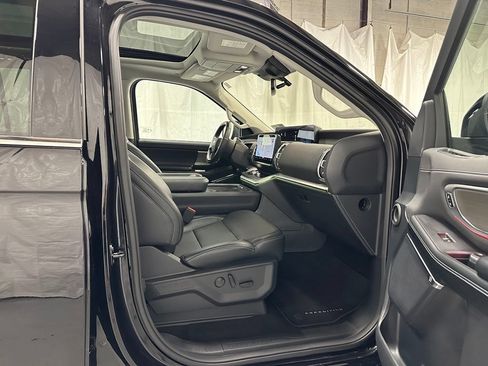 Used 2025 Ford Expedition Platinum AWD/4WD image 57