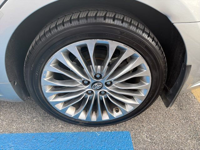 Used 2018 Toyota Avalon Limited FWD image 10