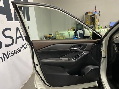 Certified 2023 Nissan Rogue SV w/ SV Premium B Package AWD/4WD image 9