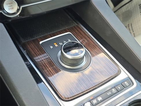 Used 2017 Jaguar F-PACE Prestige image 33