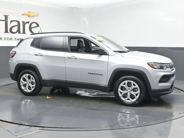 Used 2024 Jeep Compass Latitude AWD/4WD image 1