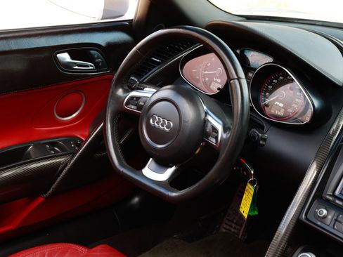 Used 2011 Audi R8 V10 image 26