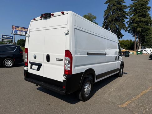 Used 2023 RAM ProMaster 2500 FWD image 6
