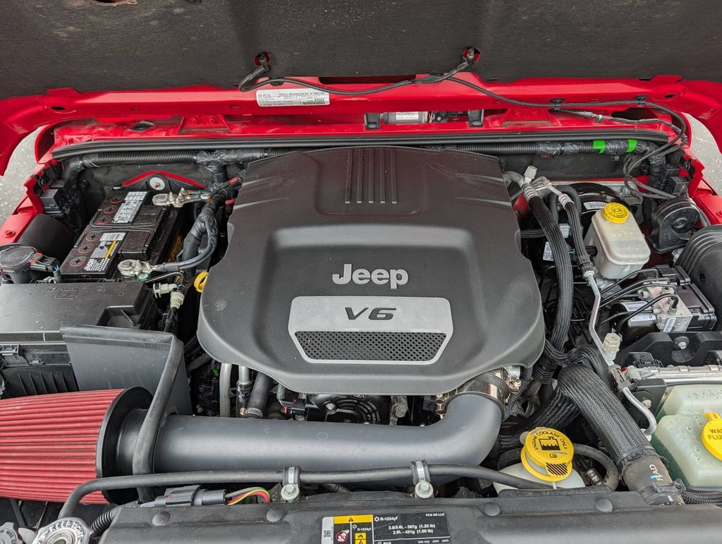 Used 2017 Jeep Wrangler Unlimited Rubicon AWD/4WD image 12