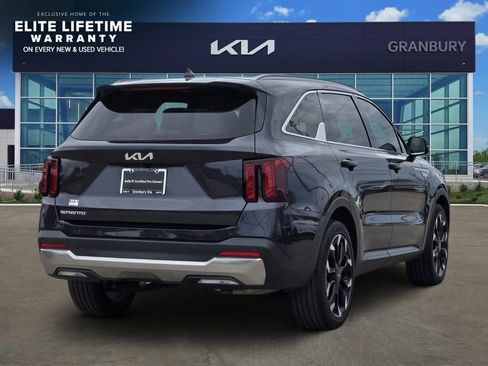 Certified 2025 Kia Sorento EX FWD image 5