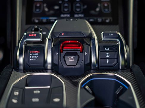Used 2023 Lamborghini Urus Performante AWD/4WD image 34