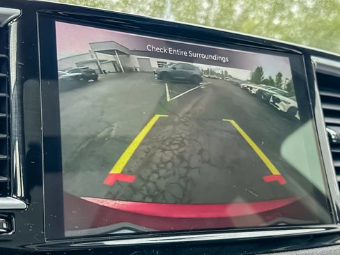 Used 2023 Chrysler Pacifica Limited FWD image 20