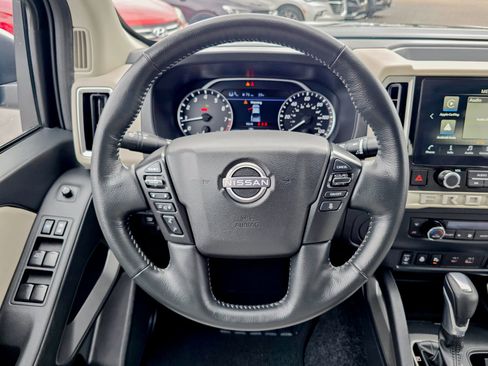 Used 2025 Nissan Frontier SV w/ SV Convenience Package image 13
